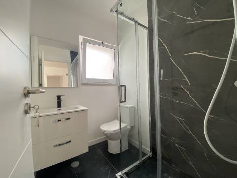 Andar de Moradia T3 - 1º Andar - 1 TERRAÇO - 2 Varandas em Santa Iria da Azóia