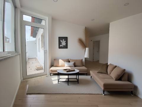 Andar de Moradia T3 - 1º Andar - 1 TERRAÇO - 2 Varandas em Santa Iria da Azóia