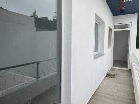 Andar de Moradia T3 - 1º Andar - 1 TERRAÇO - 2 Varandas em Santa Iria da Azóia