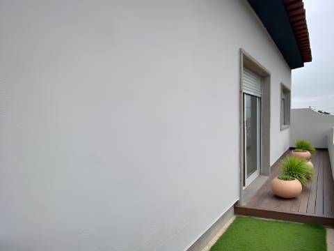 Andar de Moradia T3 - 1º Andar - 1 TERRAÇO - 2 Varandas em Santa Iria da Azóia