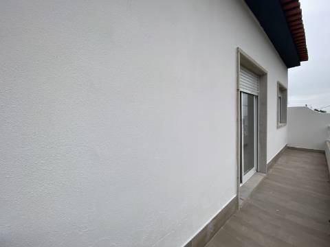 Andar de Moradia T3 - 1º Andar - 1 TERRAÇO - 2 Varandas em Santa Iria da Azóia