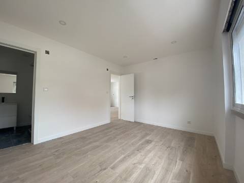 Andar de Moradia T3 - 1º Andar - 1 TERRAÇO - 2 Varandas em Santa Iria da Azóia