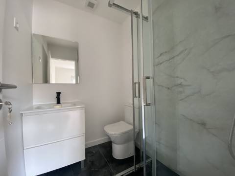 Andar de Moradia T3 - 1º Andar - 1 TERRAÇO - 2 Varandas em Santa Iria da Azóia