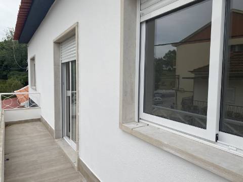 Andar de Moradia T3 - 1º Andar - 1 TERRAÇO - 2 Varandas em Santa Iria da Azóia