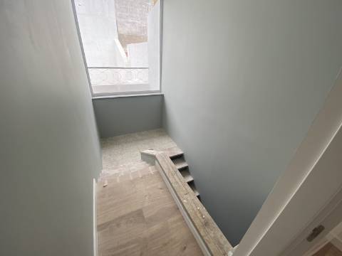 Andar de Moradia T3 - 1º Andar - 1 TERRAÇO - 2 Varandas em Santa Iria da Azóia