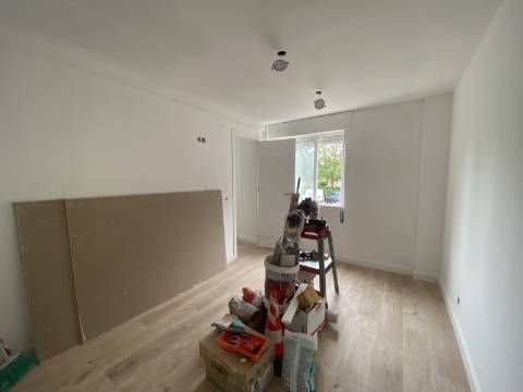 T2+1 Alverca - Apartamento Remodelado - RCH ALTO - Central