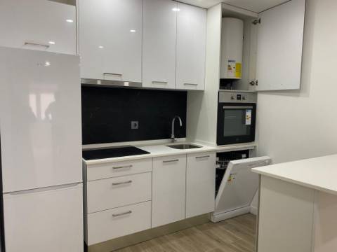 T2+1 Alverca - Apartamento Remodelado - RCH ALTO - Central