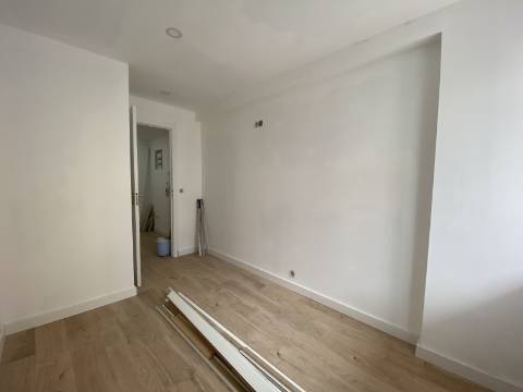 T2+1 Alverca - Apartamento Remodelado - RCH ALTO - Central