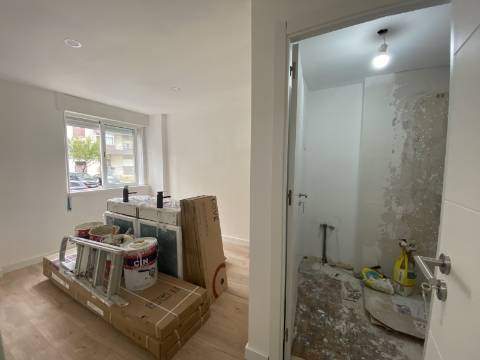 T2+1 Alverca - Apartamento Remodelado - RCH ALTO - Central