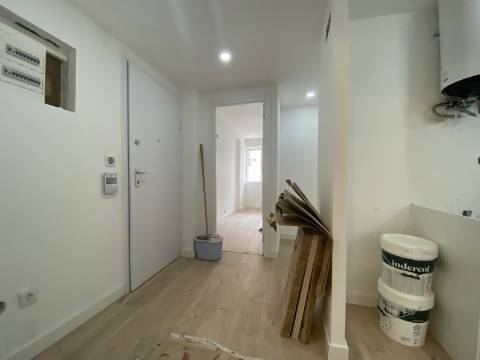 T2+1 Alverca - Apartamento Remodelado - RCH ALTO - Central