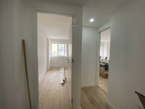 T2+1 Alverca - Apartamento Remodelado - RCH ALTO - Central