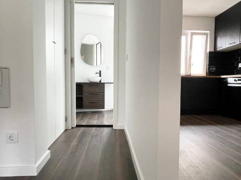 Apartamento T2 - Moscavide - Remodelado - A Estrear - Junto ao Metro