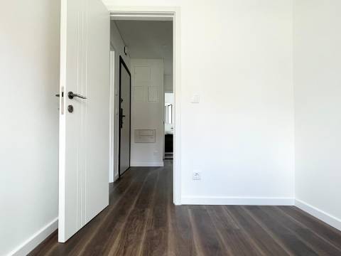 Apartamento T2 - Moscavide - Remodelado - A Estrear - Junto ao Metro