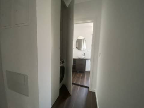 Apartamento T2 - Moscavide - Remodelado - A Estrear - Junto ao Metro