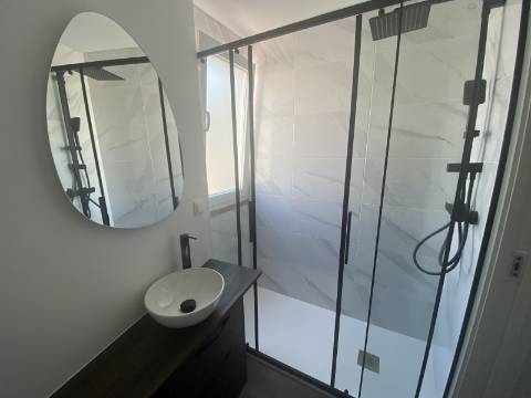 Apartamento T2 - Moscavide - Remodelado - A Estrear - Junto ao Metro