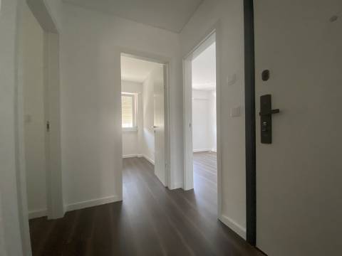 Apartamento T2 - Moscavide - Remodelado - A Estrear - Junto ao Metro