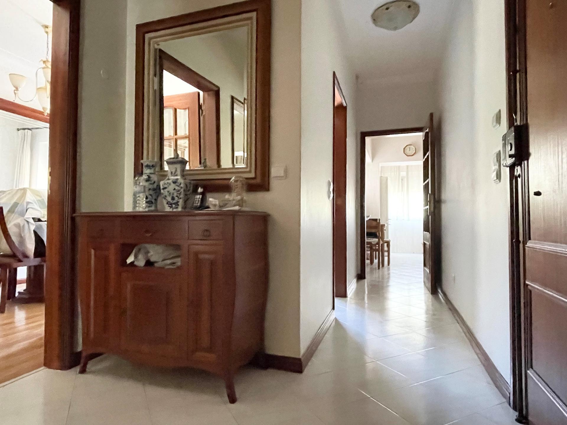 T2 - 1º Andar - Apartamento p/ Venda - Moscavide - Arrecadação e Logradouro