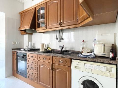 T2 - 1º Andar - Apartamento p/ Venda - Moscavide - Arrecadação e Logradouro