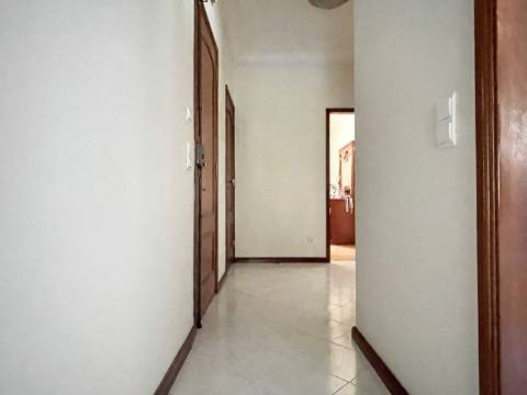 T2 - 1º Andar - Apartamento p/ Venda - Moscavide - Arrecadação e Logradouro