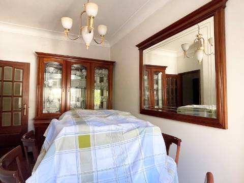 T2 - 1º Andar - Apartamento p/ Venda - Moscavide - Arrecadação e Logradouro