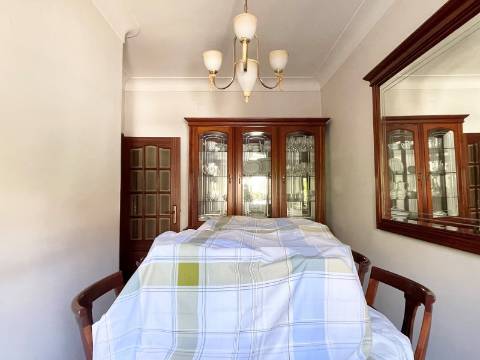 T2 - 1º Andar - Apartamento p/ Venda - Moscavide - Arrecadação e Logradouro