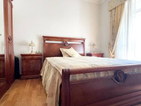 T2 - 1º Andar - Apartamento p/ Venda - Moscavide - Arrecadação e Logradouro