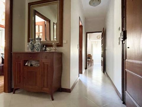 T2 - 1º Andar - Apartamento p/ Venda - Moscavide - Arrecadação e Logradouro