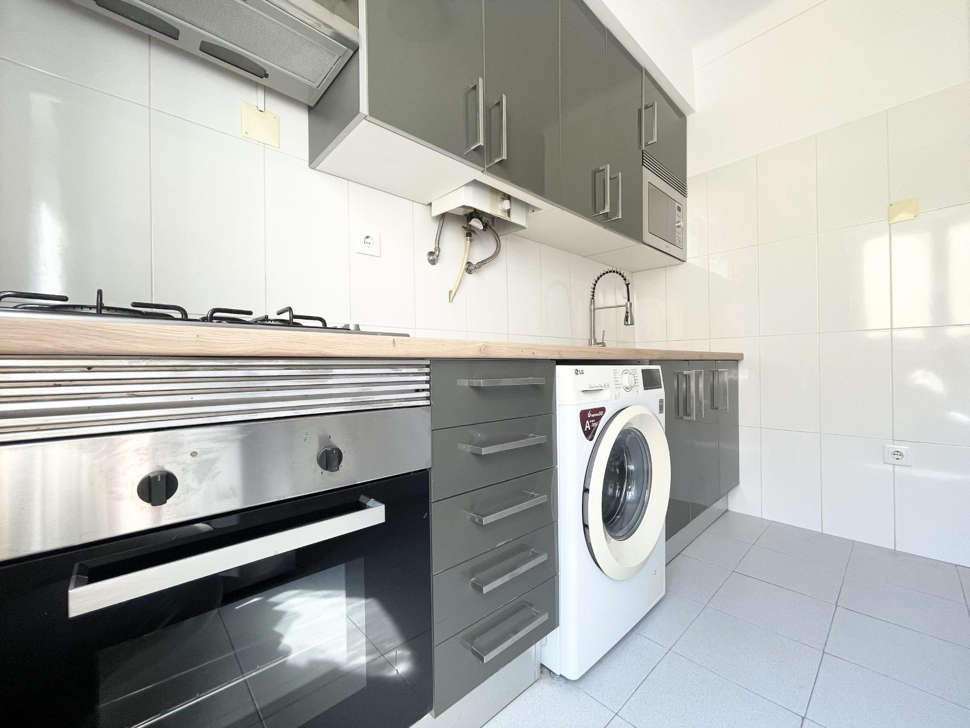 Apartamento T2 em Moscavide - Remodelado - 3º Andar