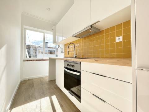 Apartamento T2 em Moscavide - Remodelado - VARANDA