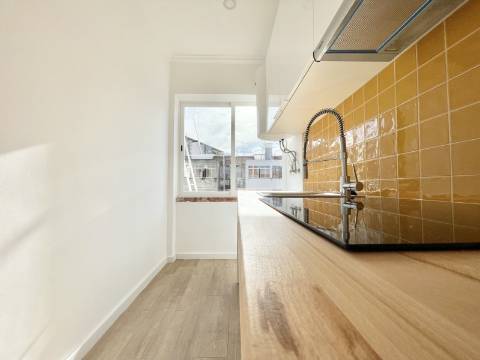 Apartamento T2 em Moscavide - Remodelado - VARANDA