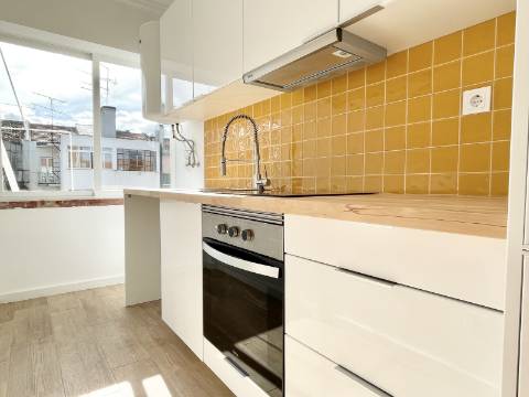 Apartamento T2 em Moscavide - Remodelado - VARANDA