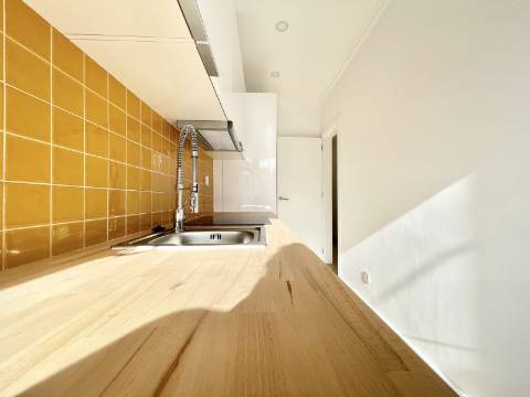 Apartamento T2 em Moscavide - Remodelado - VARANDA