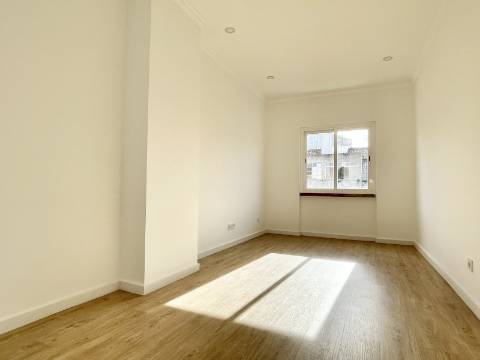 Apartamento T2 em Moscavide - Remodelado - VARANDA