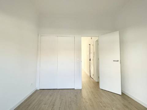 Apartamento T2 em Moscavide - Remodelado - VARANDA