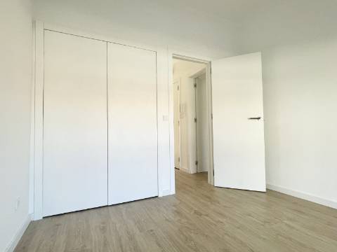 Apartamento T2 em Moscavide - Remodelado - VARANDA
