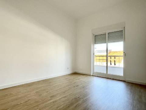 Apartamento T2 em Moscavide - Remodelado - VARANDA