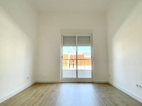 Apartamento T2 em Moscavide - Remodelado - VARANDA