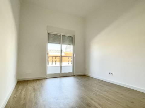 Apartamento T2 em Moscavide - Remodelado - VARANDA