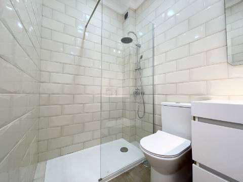 Apartamento T2 em Moscavide - Remodelado - VARANDA