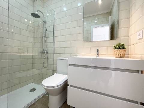 Apartamento T2 em Moscavide - Remodelado - VARANDA