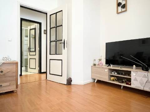 Apartamento T2 - Moscavide - Remodelado - RCH a nível de 1º andar - METRO