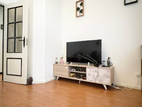 Apartamento T2 - Moscavide - Remodelado - RCH a nível de 1º andar - METRO