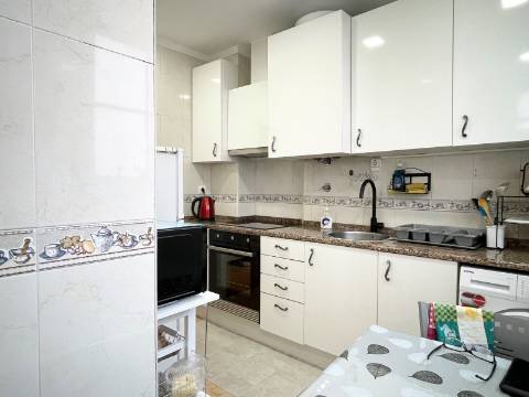 Apartamento T2 - Moscavide - Remodelado - RCH a nível de 1º andar - METRO