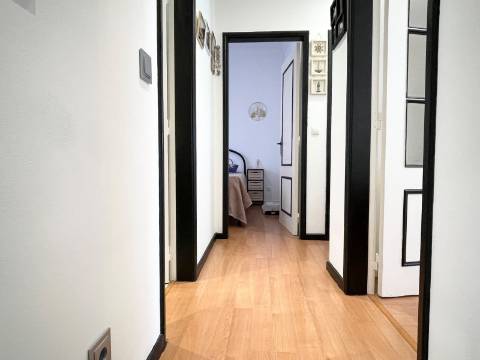 Apartamento T2 - Moscavide - Remodelado - RCH a nível de 1º andar - METRO