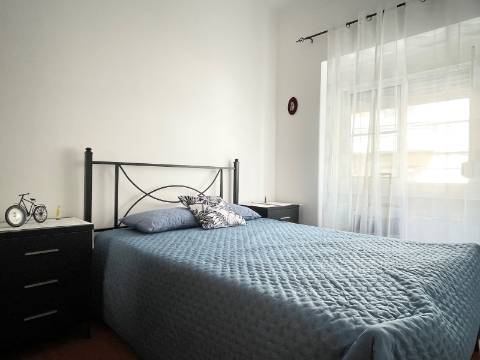 Apartamento T2 - Moscavide - Remodelado - RCH a nível de 1º andar - METRO