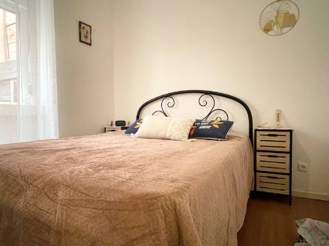 Apartamento T2 - Moscavide - Remodelado - RCH a nível de 1º andar - METRO