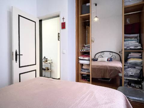 Apartamento T2 - Moscavide - Remodelado - RCH a nível de 1º andar - METRO