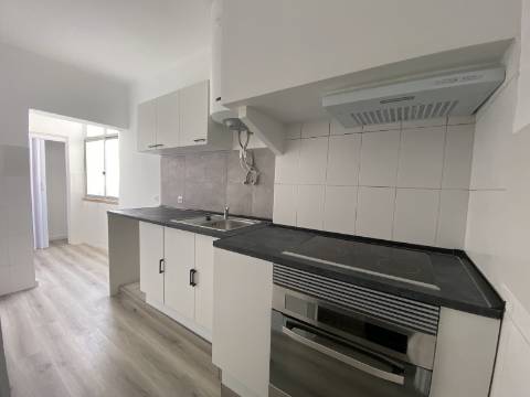 T2+1 - Moscavide - Recuperado - 4º andar - Varanda