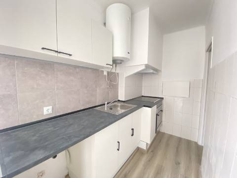 T2+1 - Moscavide - Recuperado - 4º andar - Varanda