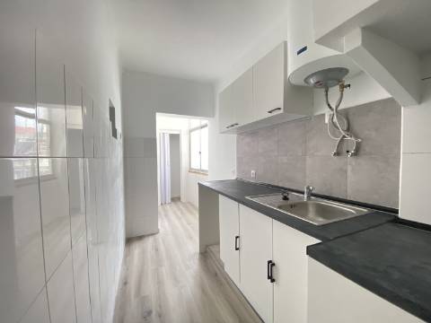 T2+1 - Moscavide - Recuperado - 4º andar - Varanda